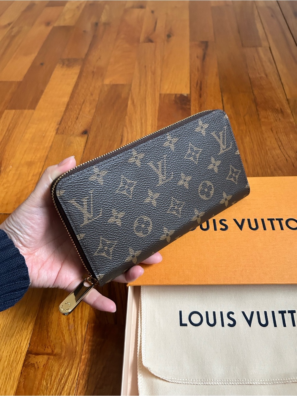 Louis Vuitton Monogram Zippy Wallet